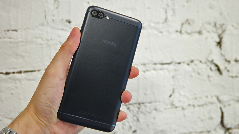 It’s not a bad looking phone, but it’s not terribly exciting either.